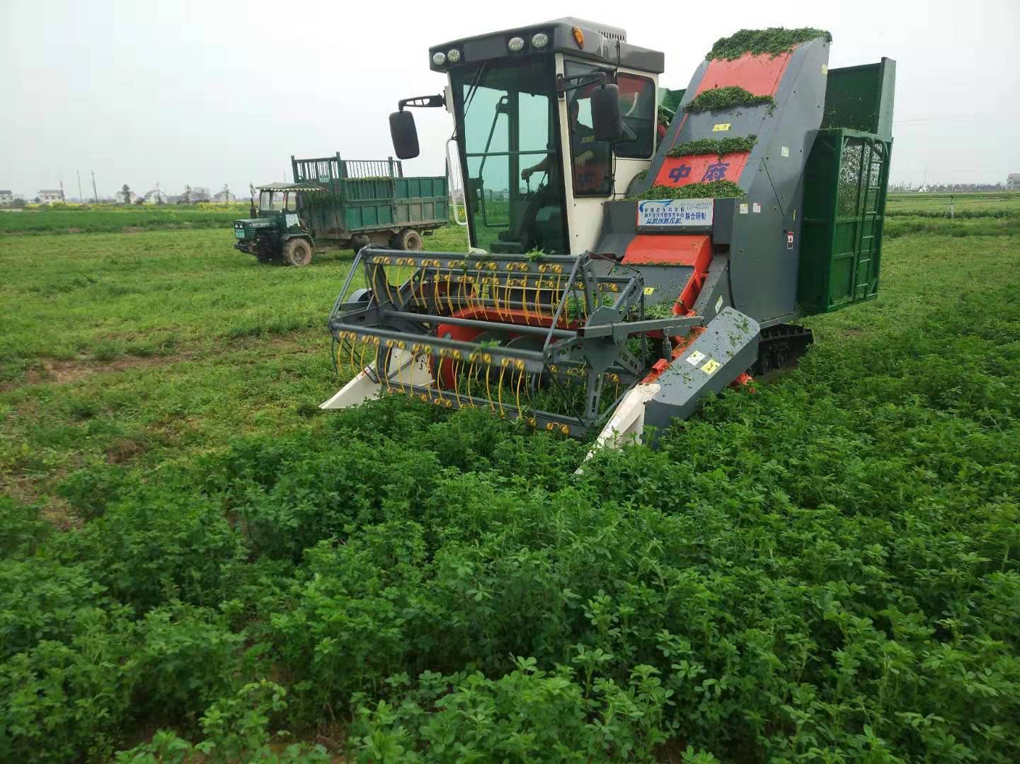 牧園牌牧草收割機